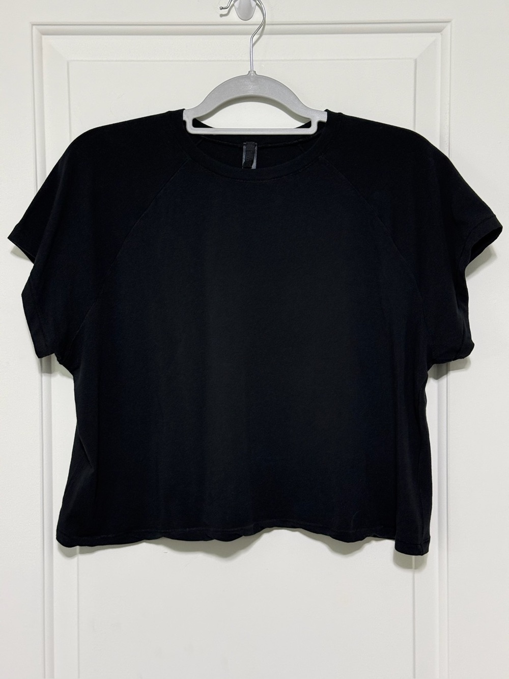 NWOT SKIMS Black Boxy Short-Sleeve Crop Top